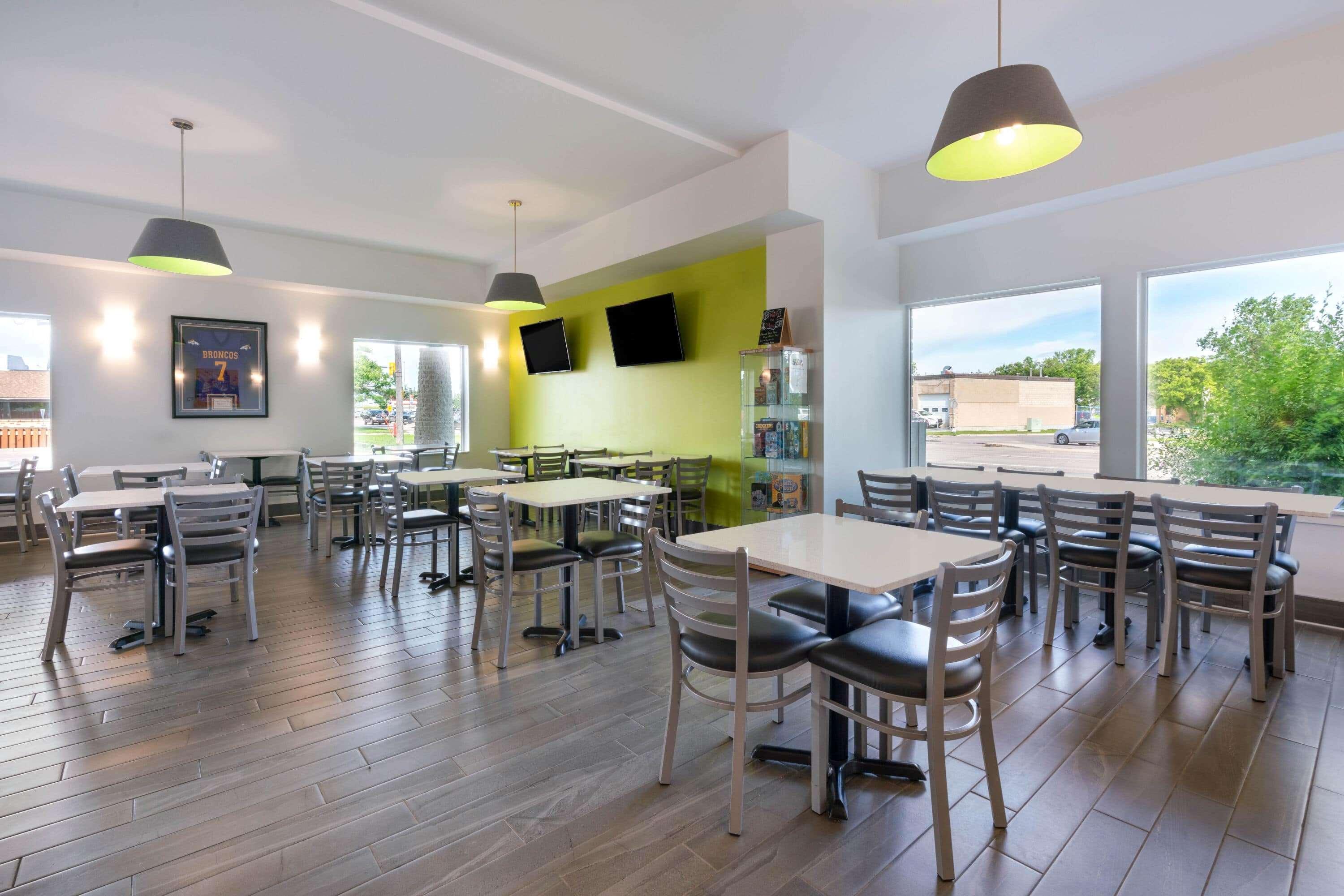 Super 8 By Wyndham West Hotel