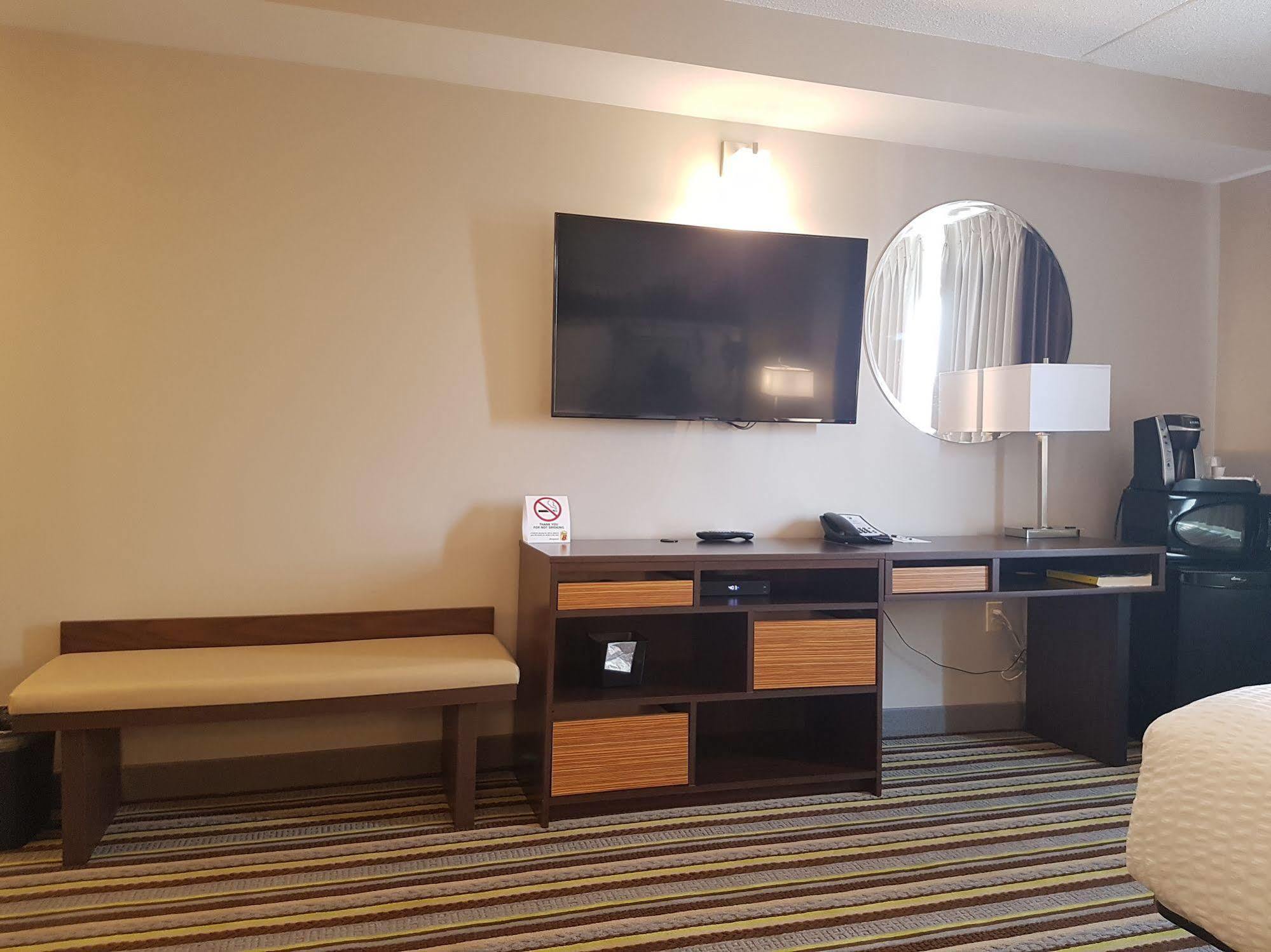 Super 8 By Wyndham West Winnipeg